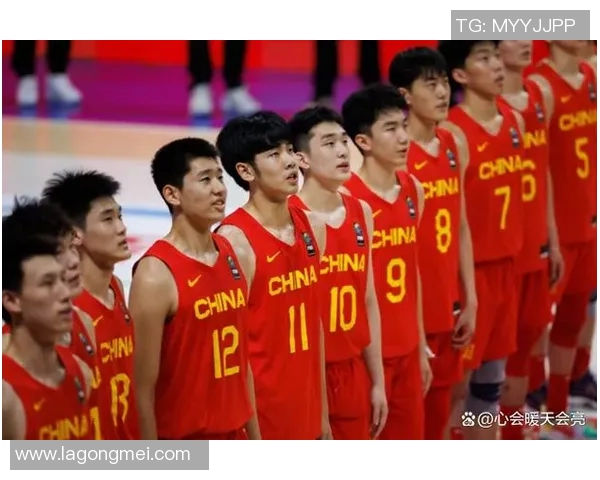 中国男篮队迎战泰国队全力争胜展现实力与团队合作精神